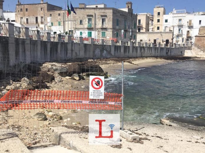 Portavecchia in estate spiaggia aperta in parte