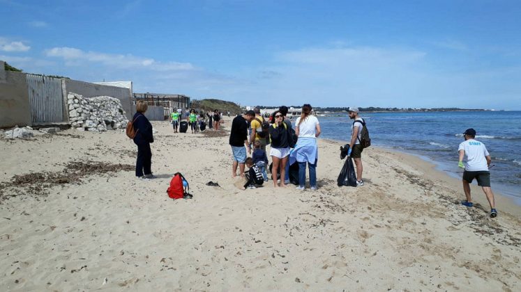 Domenica di pulizia sulle spiagge del litorale sud 5