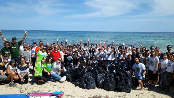 Domenica di pulizia sulle spiagge del litorale sud
