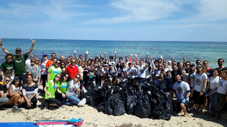 Domenica di pulizia sulle spiagge del litorale sud