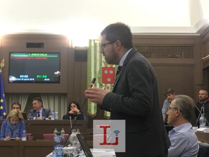 La maggioranza fa sospendere la seduta - opposizioni inascoltate