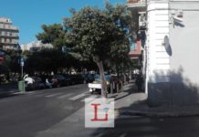 Lei lo urta con la macchina, lui le sferra un pugno sul naso. Denunciato