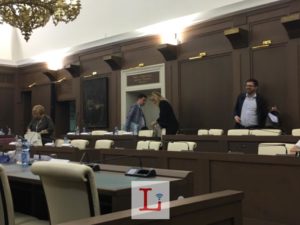 opposizione abbandona laula