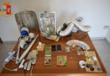 Vede la Polizia e tenta di disfarsi della droga, denunciato 32enne barese