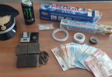 Nascondeva la droga in cucina, nella farina e in una lattina. Ai domiciliari pusher 55enne