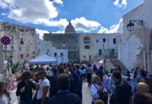 Gozzovigliando, il borgo marinaro in festa. E nel pomeriggio le “Olimpiadi delle cozze”