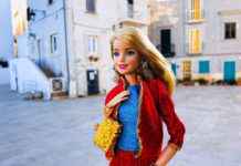 Una turista speciale: c’è Barbie in giro per le vie della cittÃ