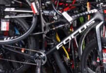 Ladri di biciclette, furto di notte nello store specializzato