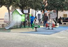 Piazza Manzoni tirata a lucido, tra ciclamini e grandi pulizie