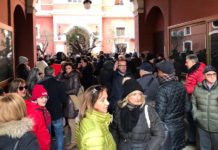 FOTO | Aria, la carica dei 400 al Comune. Al via il Consiglio