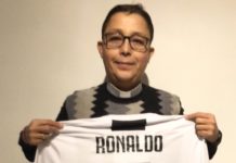 Il regalo di Ronaldo, a Don Biagio la maglia autografata per il compleanno