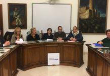 L’opposizione: sospensione dei tributi per gli esercizi costretti alla chiusura