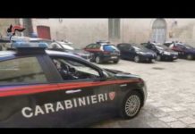 VIDEO | Spacciava all’ingresso della scuola, 20enne ai domiciliari