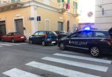 Fermo in auto non dava segni di vita, 52enne salvato dalla Polizia Locale