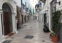 Monopoli (semi) deserta. Chiuse tante attività , la città in silenzio.