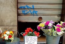 “Qui destinati a sfiorire, nelle vostre case possono portare un po’ di gioia”, il dono del fioraio che emoziona