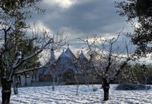 Pazza primavera, neve anche a Monopoli. Il Virbo imbiancato è quasi magia