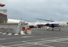 Uno in auto con l’eroina, l’altro a casa con la cocaina. Entrambi ai domiciliari
