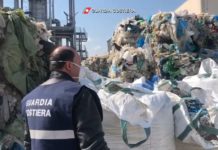Rifiuti maleodoranti all’esterno dell’azienda, sequestrato stabilimento di materie plastiche