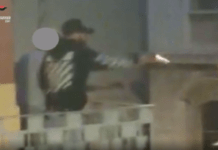 Spara al fattorino che stava consegnando la cena a domicilio, scene da Far West a Pasqua