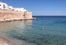 Sì del Governo al bagno al mare, ma solo se la spiaggia è sotto casa