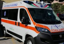 Ha un malore e resta priva di sensi per ore. L’abbaiare del cane allerta i vicini: 51enne in prognosi riservata