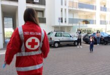 VIDEO | Croce Rossa, flash mob dei volontari: si balla in cortile per divertire i più piccoli