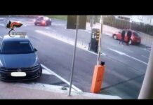 VIDEO | Si fingono malati e vanno in ospedale, ma è per rubare l’auto del chirurgo