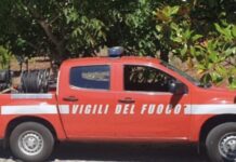 Incendio in campagna, a fuoco una villa dell’Impalata