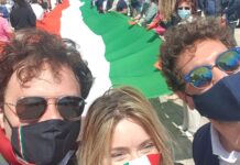 Un flash mob a Bari per gli italiani trascurati dal governo: Forza Italia c’è