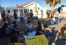 Sit-in a Musica d’Attracco, una lapide provocatoria: “Qui giace la cultura”