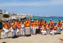 VIDEO | La differenziata è una festa. La banda in spiaggia, sensibilizzazione a suon di musica