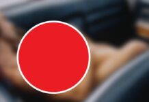 Mattinata bollente in via Ugo Foscolo, sesso in auto davanti ai passanti