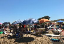Monopoli, furti in spiaggia: sorpresi mentre derubavano bagnanti. Due arresti