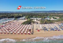 Capitolo, occupati abusivamente 400mq di spiaggia. Sequestrati ombrelloni e lettini