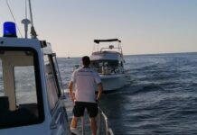 Avaria al motore della barca, salvati 5 adulti e 2 bambini nei pressi di Santo Stefano