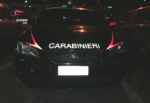 A bordo dell’auto rubata, tenta di investire un carabiniere. Sparatoria nel parcheggio del Mc Donald’s