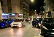 Via Magenta, scontro nella notte tra due auto. Colpita una terza parcheggiata. Un ferito