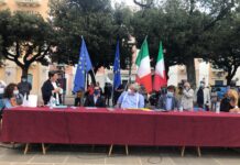 I candidati locali ad Emiliano: “Sia più presente in città ”. Poi: “Liberiamo Monopoli da questa amministrazione”