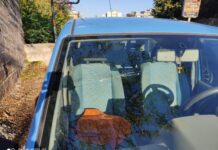Viale Aldo Moro, accompagna la figlia a scuola e fa incidente, bambina scaraventata sul parabrezza