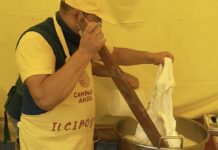 A Monopoli la filatura della mozzarella è in riva al mare con Gozzovigliando