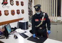 Minacce, calci e pugni al personale della Rsa in cui è ospite: arrestato 52enne