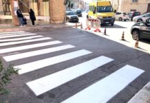 A scuola con più sicurezza: ritinteggiate tutte le strisce pedonali