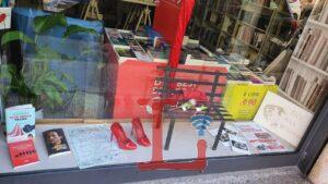 vetrina scarpe rosse