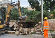 Lavori temporaneamente sospesi in villa: sotto ci sono le grotte. Riaffiora la Monopoli segreta