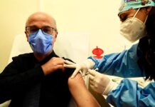 Lopalco: “Vacciniamo subito gli insegnanti. Se davvero teniamo alla scuola, proteggiamola”
