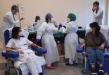 Monopoli, prosegue la campagna vaccinale al S. Giacomo. La Befana porta 1500 dosi negli ospedali Asl