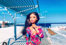 Barbie torna a Monopoli: giro al mare, allo skate park e riflessione sul dialetto