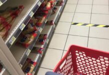 “Sono più esposti al contagio: vacciniamo i dipendenti dei supermercati”