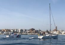 Monopoli, barca rischia di affondare: salvate 5 persone